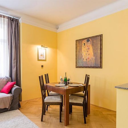 In Heart Of Prague - 2Br 2Ba Elegant Downtown Apt エクステリア 写真