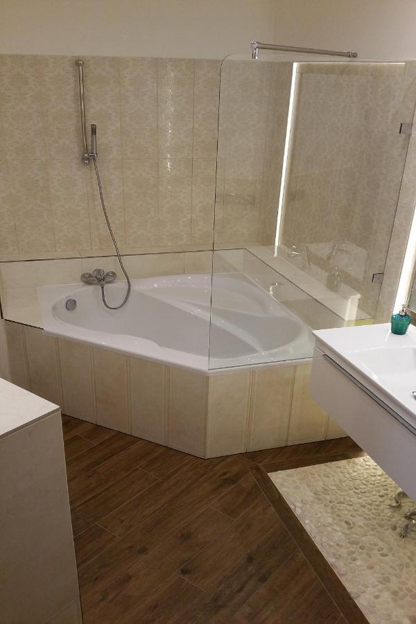 In Heart Of Prague - 2Br 2Ba Elegant Downtown Apt エクステリア 写真
