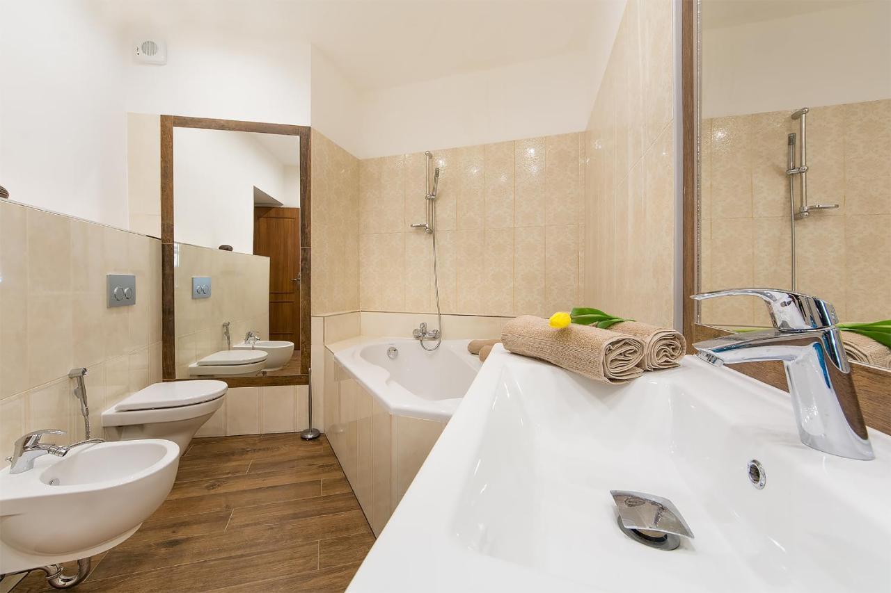 In Heart Of Prague - 2Br 2Ba Elegant Downtown Apt エクステリア 写真
