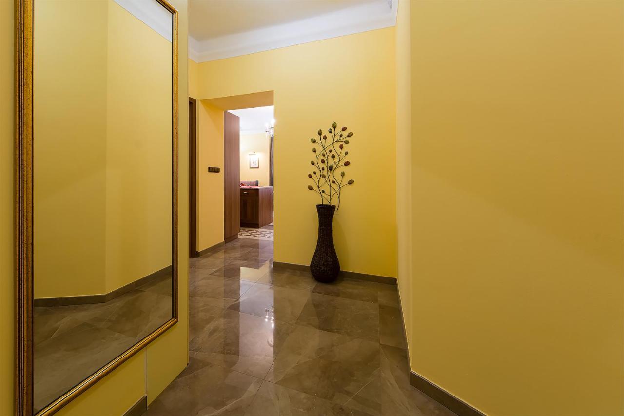 In Heart Of Prague - 2Br 2Ba Elegant Downtown Apt エクステリア 写真