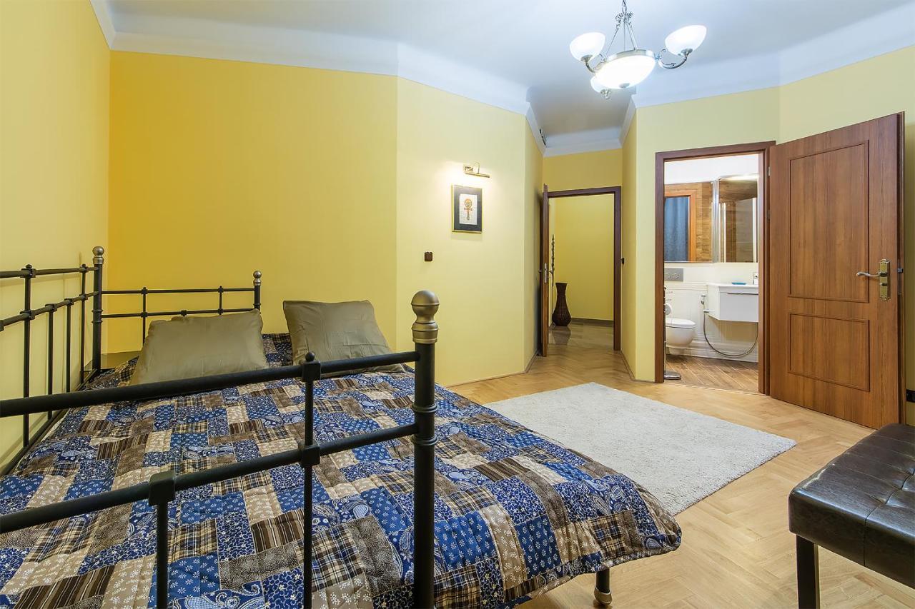 In Heart Of Prague - 2Br 2Ba Elegant Downtown Apt エクステリア 写真