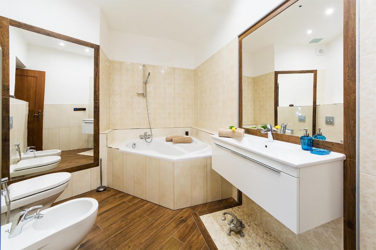 In Heart Of Prague - 2Br 2Ba Elegant Downtown Apt エクステリア 写真